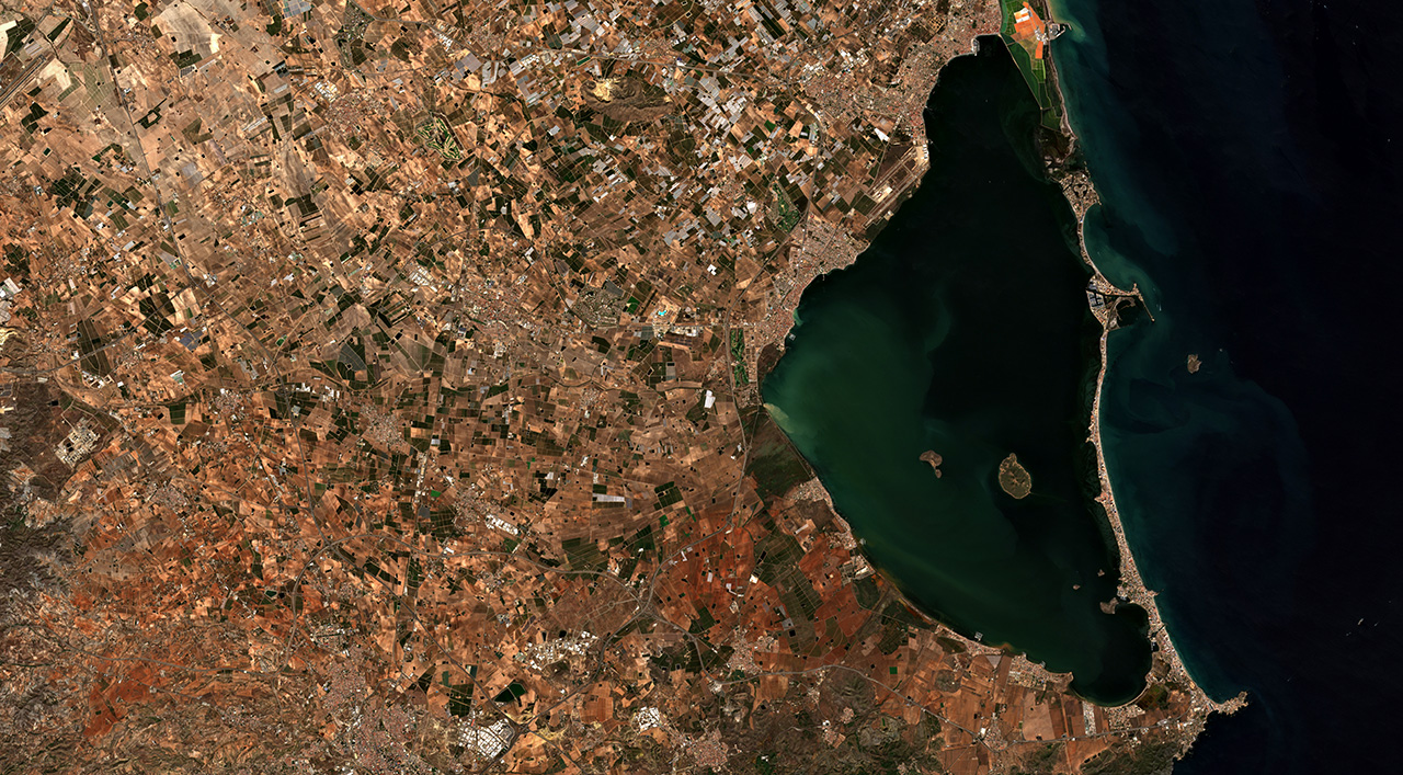Imagen captada por el satélite Sentinel-2 del Mar Menor después de un episodio de lluvias torrenciales en 2022