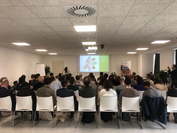 FGN impartiendo la sesión Beyond Carbon Farming: Measuring, Verifying and Financing Nature Co-Benefits.